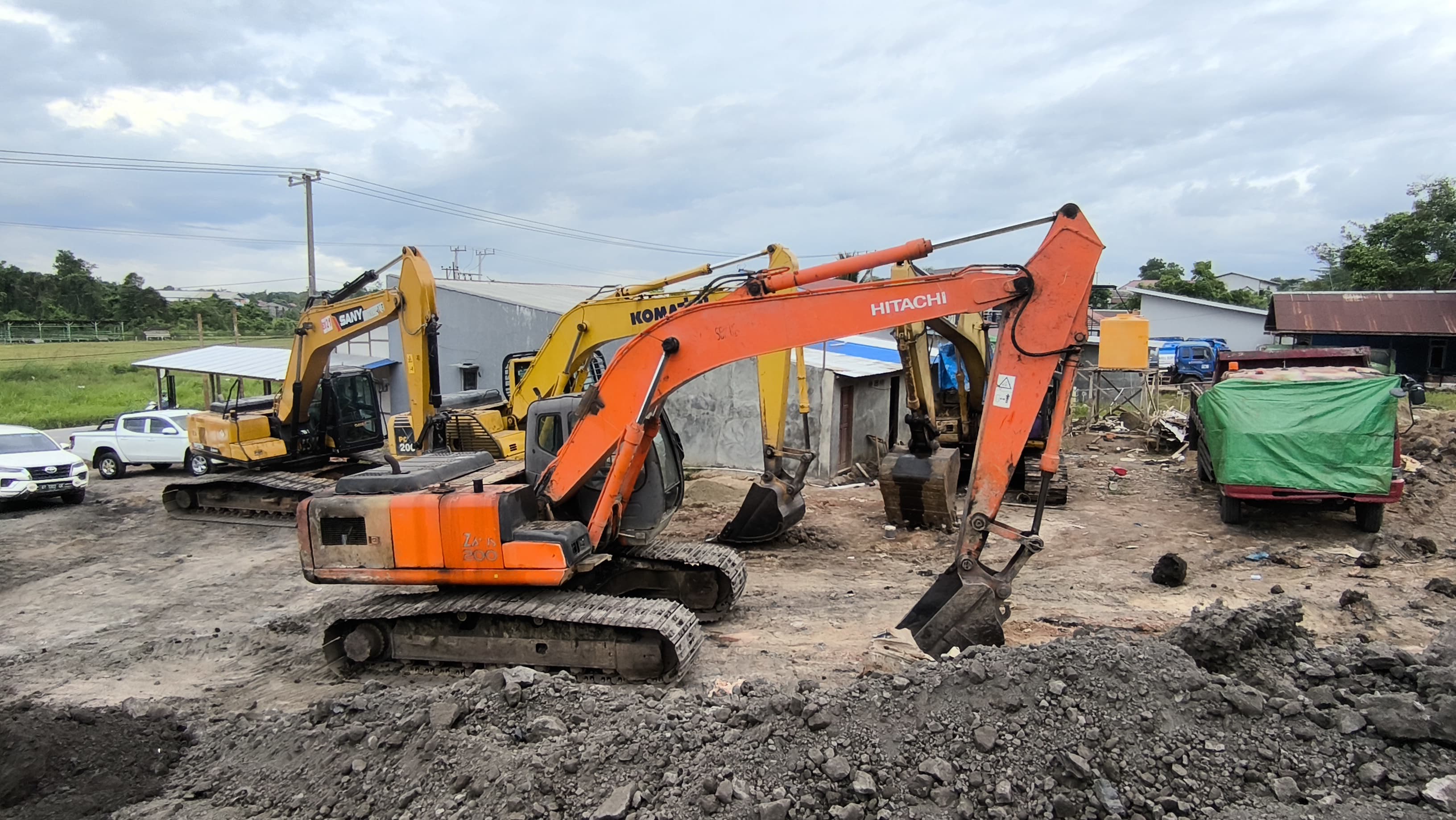 Excavator di Tambang Ilegal